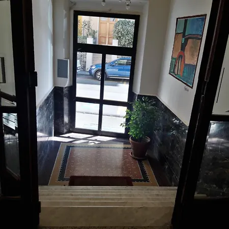 Apartament Small Luxury House
