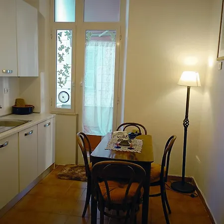 Apartament Small Luxury House